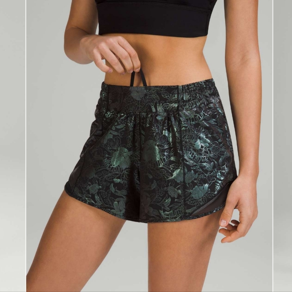 NWOT Lululemon Hotty Hot Lined Short 4", 6 Logo Flourish Black Iridescent Foil